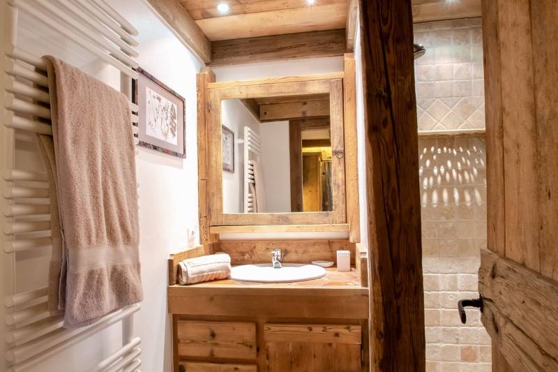 CHALET D'ARCHITECTE À MEGÈVE,  CENTRE À PIED ET SKI-OUT